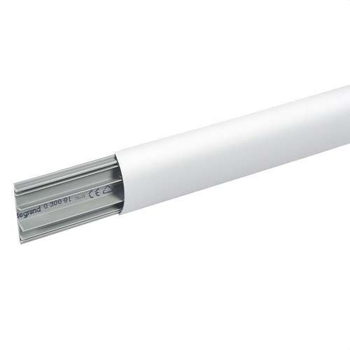 Lattialista 75x18mm DLPLUS viitenumerolla 030091 brändiltä LEGRAND