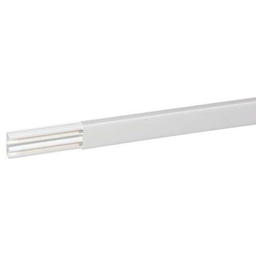 Kaapelikanava 40x16mm yhdellä väliseinällä DLPLUS viitenumerolla 030021 brändiltä LEGRAND