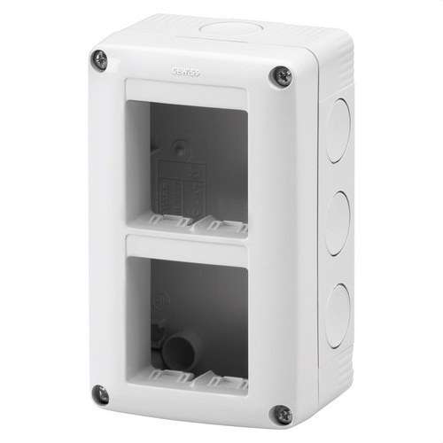 Pystysuuntainen pinta-asennuskotelo SYSTEM 4 moduulille IP40 viitenumerolla GW27021 brändiltä GEWISS
