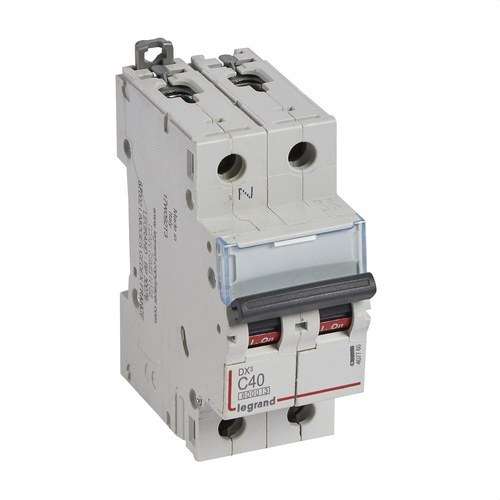 DX3 P+N 40A Käyrä C 6/10kA magneettinen katkaisija viitenumerolla 407760 brändiltä LEGRAND