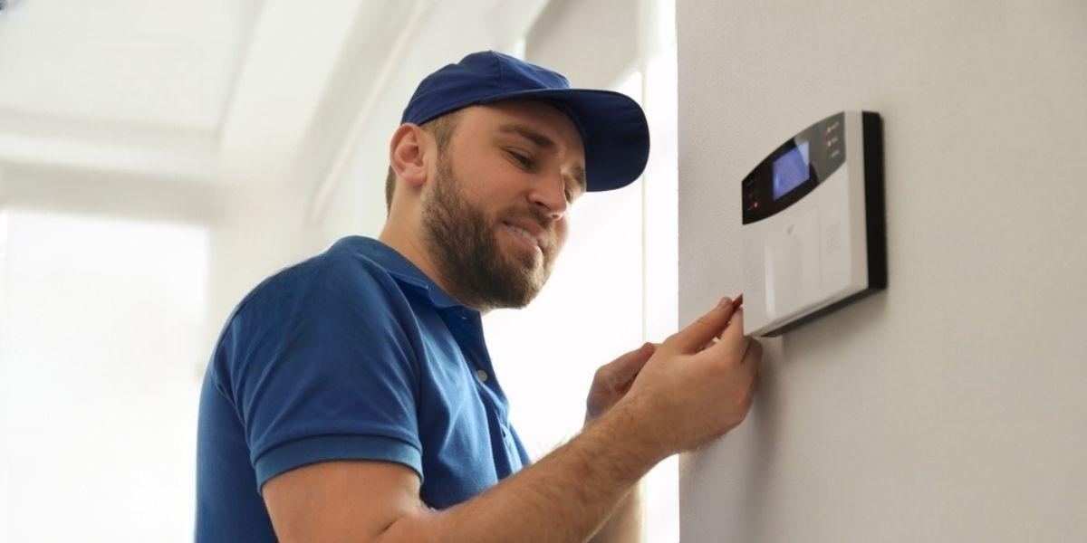 Asennus automaattiselle ovipuhelimelle