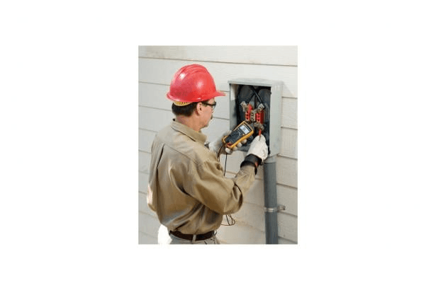 Fluke 113 digitaalinen yleismittari viitenumerolla 3088053 brändiltä FLUKE