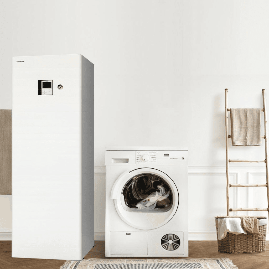 Toshiba Estía All-In-One Tau 55 ilmavesilämpöpumppu paketti 6 kW 210 litraa viitenumerolla ESTIAALLINONETAU55 brändiltä TOSHIBA