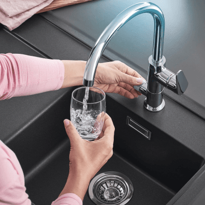 BWT AQA M300 juomaveden optimointiin tarkoitettu vedensuodatin viitenumerolla 812592 brändiltä ATH