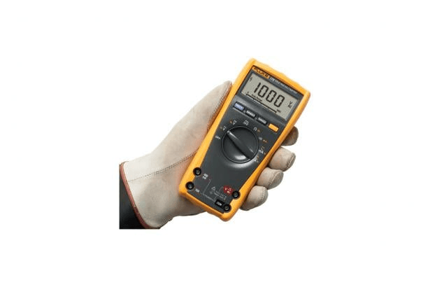 Fluke 175 True RMS digitaalinen yleismittari viitenumerolla 1645981 brändiltä FLUKE