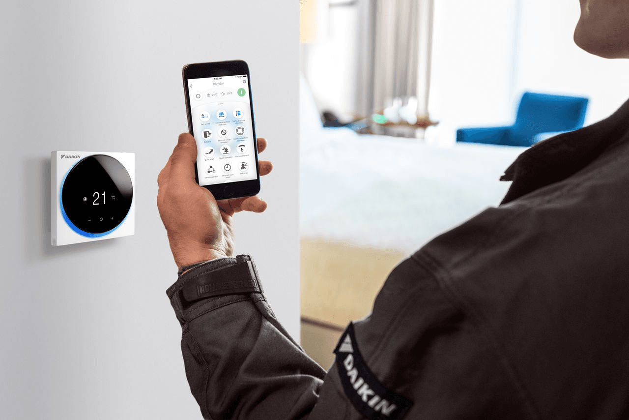 Kaapeloitu termostaatti Daikin Madoka BRC1H52W viitenumerolla BRC1H52W brändiltä DAIKIN