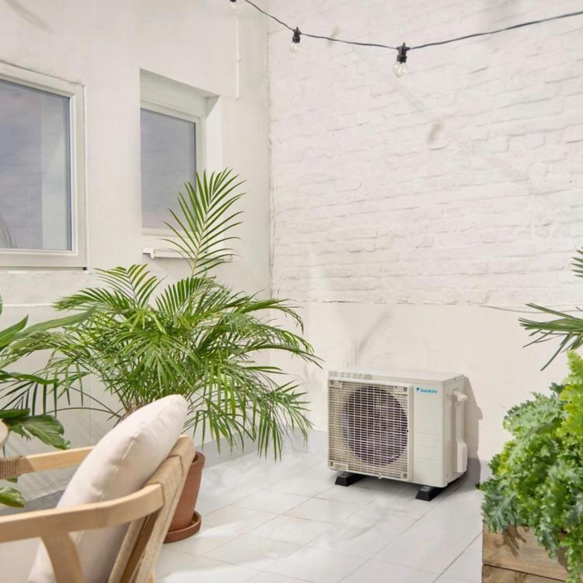 Daikin Sensira TXF25F ilmastointilaite wifi-yhteydellä 2,5 kW 9000 BTU viitenumerolla TXF25F brändiltä DAIKIN